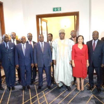 Photo de famille avec le Représentant Résident du FMI au Cameroun en fin de séjour