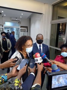 Madame Vernelle TRIM FITZPATRICK, Chargé d’Affaires à l’Ambassade des Etats-Unis au Cameroun,  par le Ministre des Finances ce 1er juin 2021.