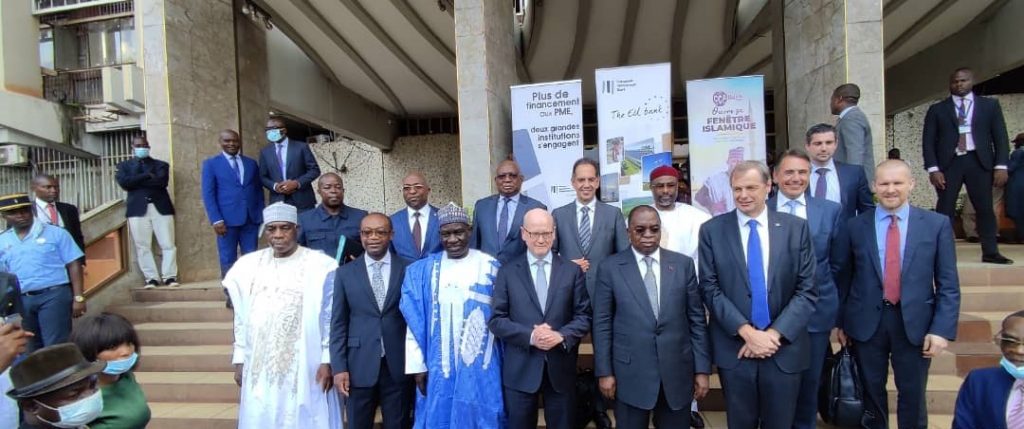 Photo de famille de la signature convention entre le Cameroun et la Banque Européenne d'Investissement
